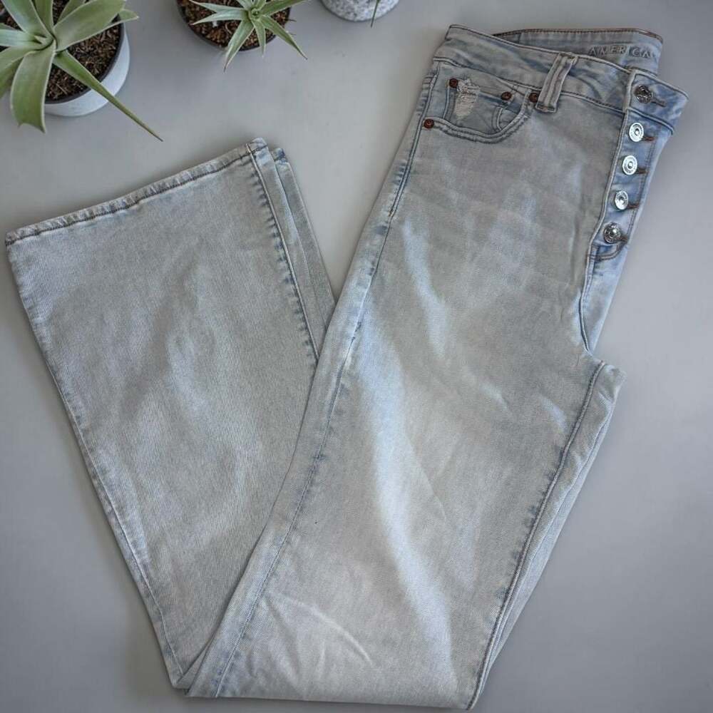 American Eagle Super Hi-Rise Flare Next Level Stretch Light Wash Jeans Size 6